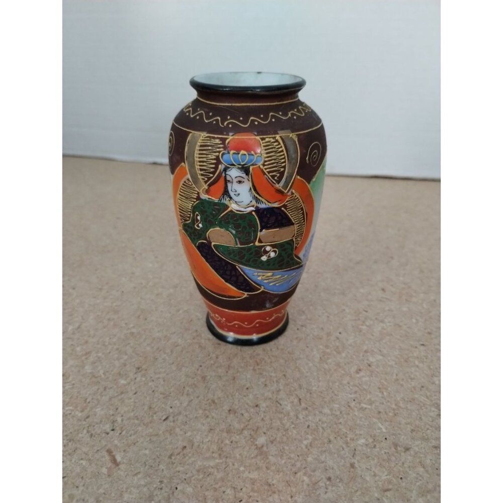 Satsuma Moriage Hand Painted Small Japanese 4 1/2" Vase